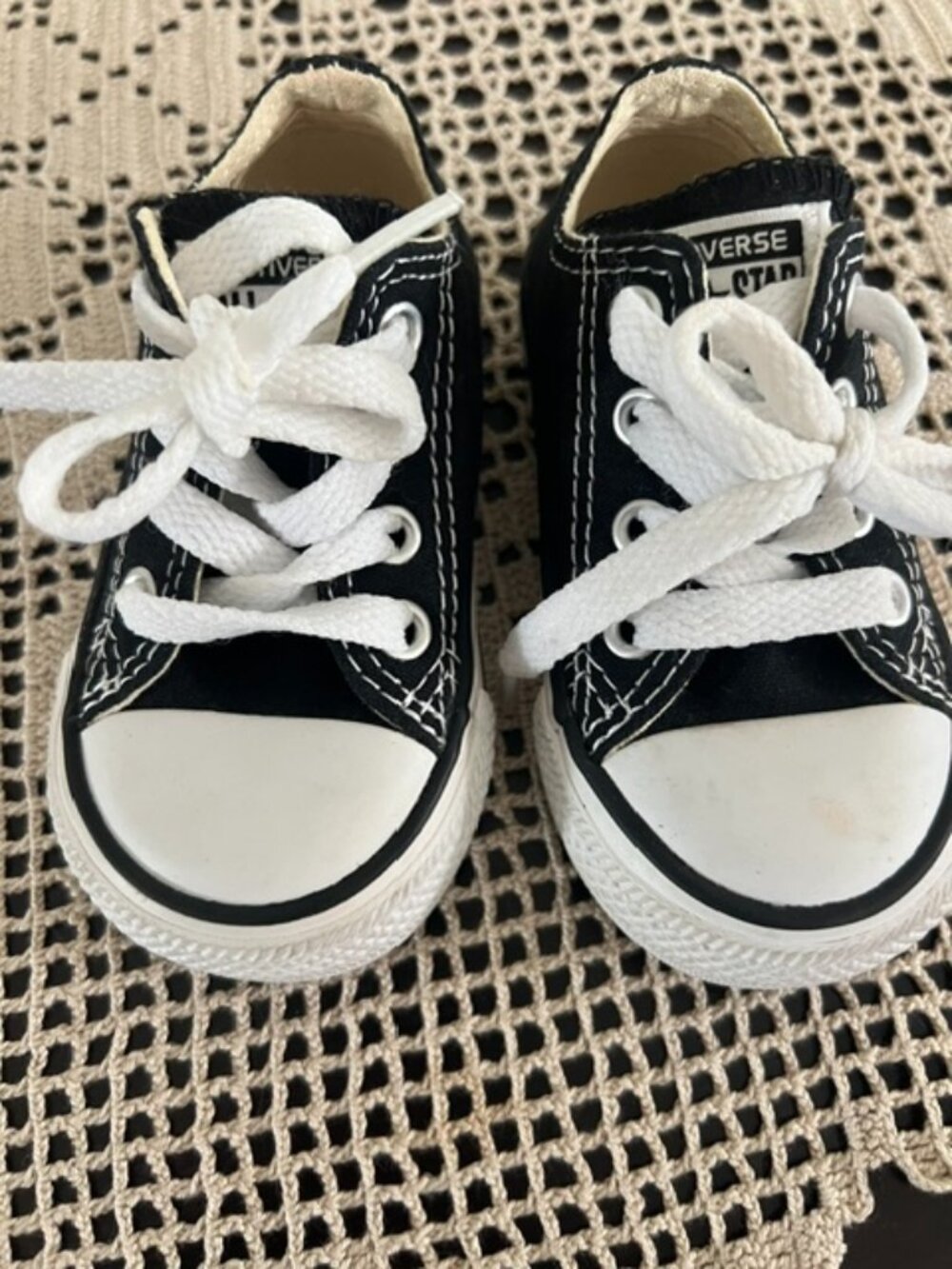 Converse Chuck Taylor All Star Low Top Kids/Toddler Sneakers Black/White Size 4